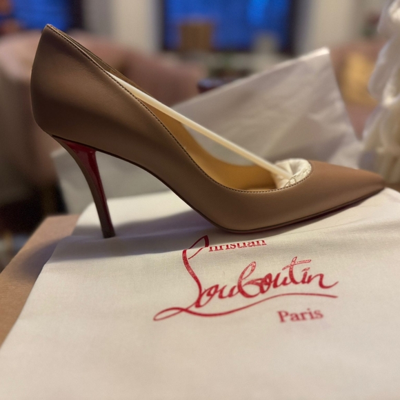 Christian Louboutin Blush Heels with Red Sole - Picture 3 of 6